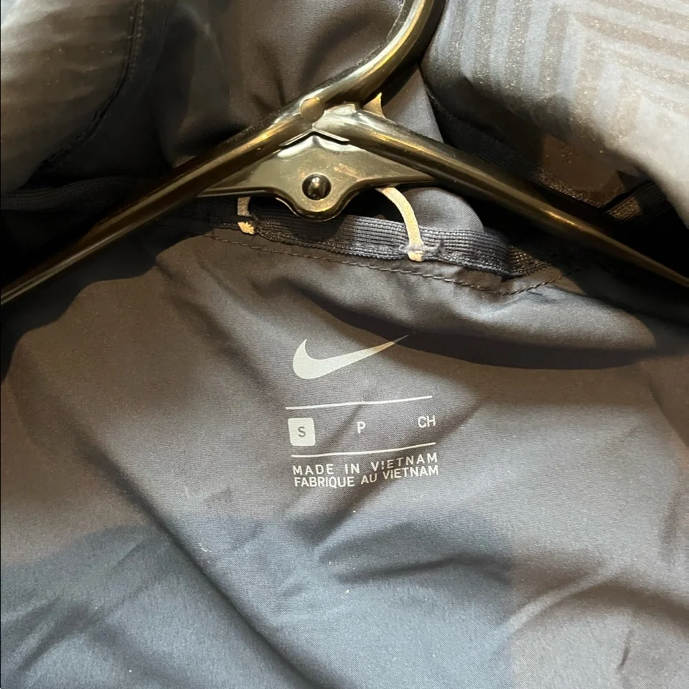 Nike running jacket - great condition - Picture 3 of 3
